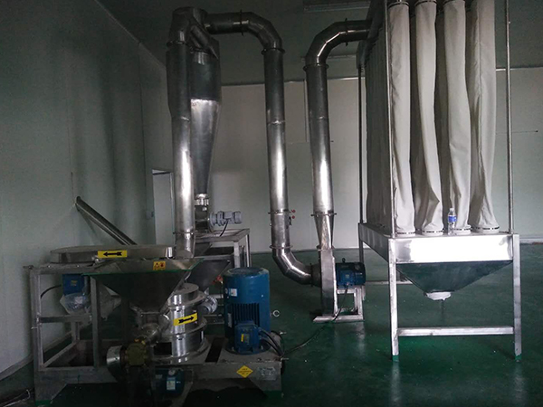 西峽客戶不銹鋼超微粉碎機(jī)安裝完畢